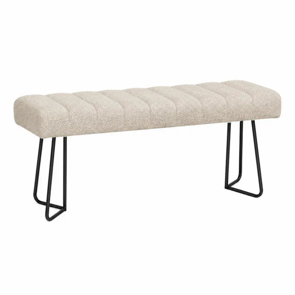 Banco rectangular tapizado en poliéster bouclé beige claro con estructura de acero negro 130 x 40 x 45 cm