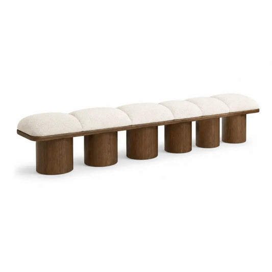 Banco rectangular tapizado en poliéster bouclé beige claro con base de madera marrón y soportes cilíndricos 180 x 45 x 45 cm